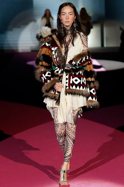 Look 18
